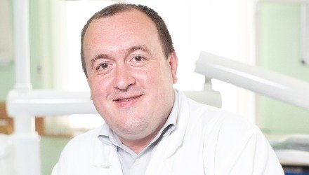 Бамбуляк Андрій Васильович - Лікар-стоматолог-хірург