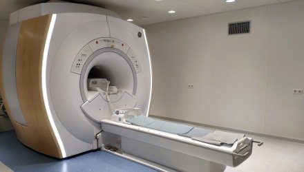 МРТ Аппарат GENERAL ELECTRIC Optima MR360 1,5 T (Александровская больница) - Кабинет проведения МРТ 